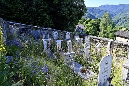 Cimitero abbandonato annesso alla Chiesa di Sant'Eusebio