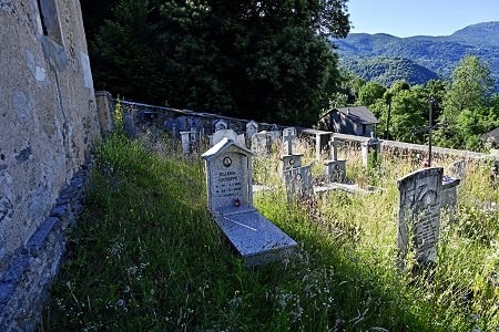 Cimitero abbandonato annesso alla Chiesa di Sant'Eusebio