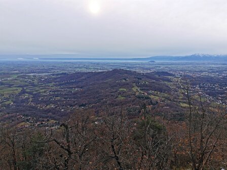 da Monte Muretto vista della collina di Costagrande e rocca di Cavour