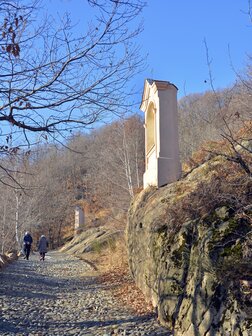 Pilone della via crucis del Sacro monte di Belmonte