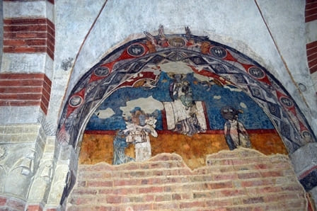 Abbazia Santa Maria di Vezzolano - Affresco nel chiostro