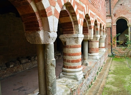 Abbazia Santa Maria di Vezzolano - Chiostro