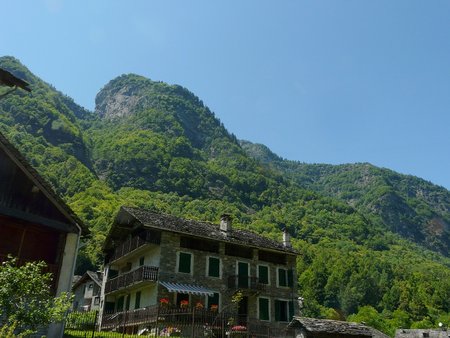La Parete Calva culminante con il Pian dei Gazzarri