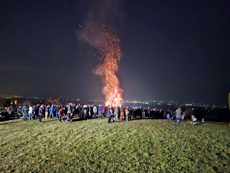 I tradizionali falò accesi la sera della vigilia del 17 Febbraio