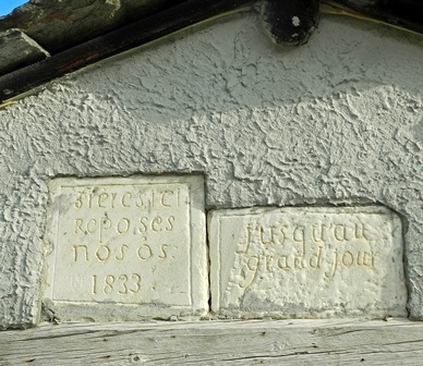 Iscrizione lapidea al cimitero di Fontane di Salza (val Germanasca " To)