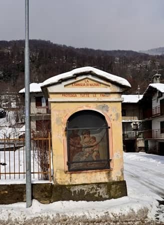 Villar Pellice, piloni ottocenteschi dedicati a S. Espedito (martire tebeo) e alla Sacra famiglia