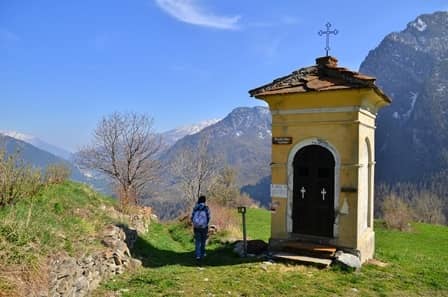 Balboutet (Val Chisone): uno dei pochi piloni della valle, eretto da due sorelle emigrate in Francia