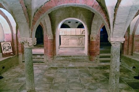 Cripta nella cattedrale di Ivrea, contenente il sarcofago di San Besso