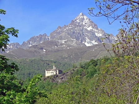 Santuario di San Chiaffredo e il Monviso